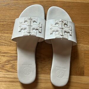Tory Burch
Women's Ines Leather Slide Sandals size 40